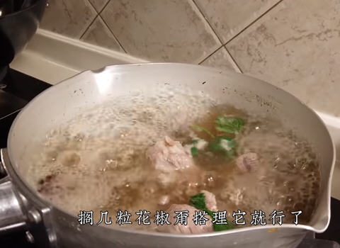 用电饭煲做的羊肉手抓饭米饭不光入味而且口感有弹性