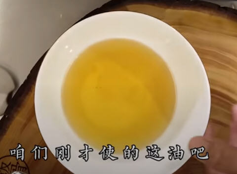 色泽鲜红，肉质细嫩的油焖大虾怎么做