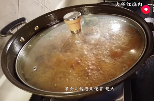 老饭骨红烧肉，口感肥而不腻非常容易入口