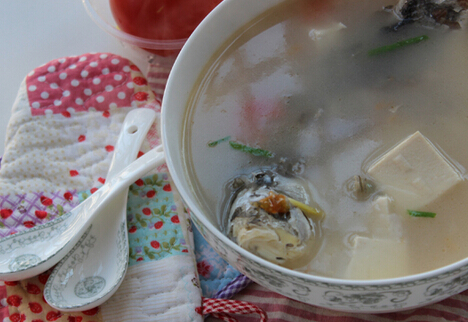 番茄鲫鱼豆腐汤的做法,番茄鲫鱼豆腐汤怎么做好吃的做法步骤3