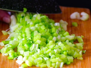 下饭菜芹菜炒肉末_下饭菜芹菜炒肉的做法