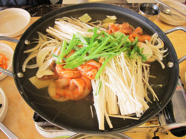 面条菜拌豆干 味道十足食用价值高